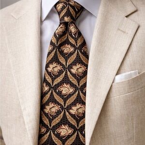 Classic Patterned Silk Tie in Brown and Gold